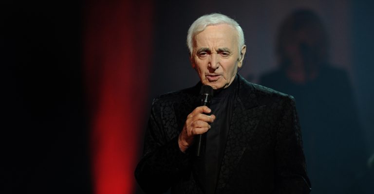 Mort de Charles Aznavour : la programmation hommage des chaines TV