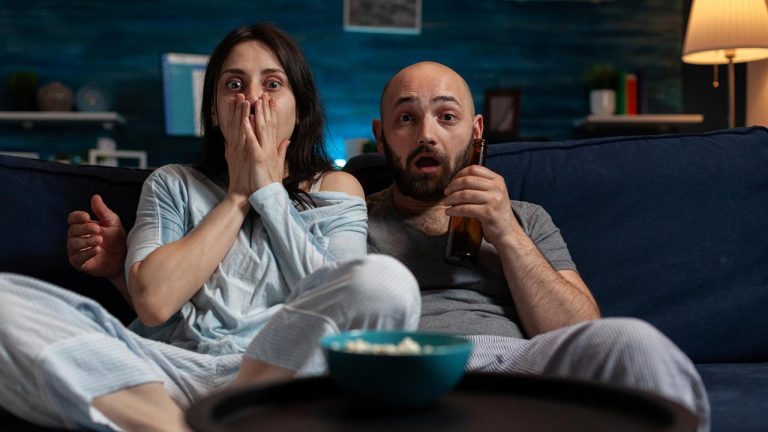 Quels sont les meilleurs médias pour suivre l’actualité TV en ligne ?