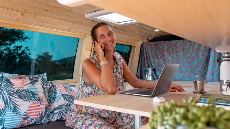Comment recevoir la TV TNT en direct dans son camping-car ?