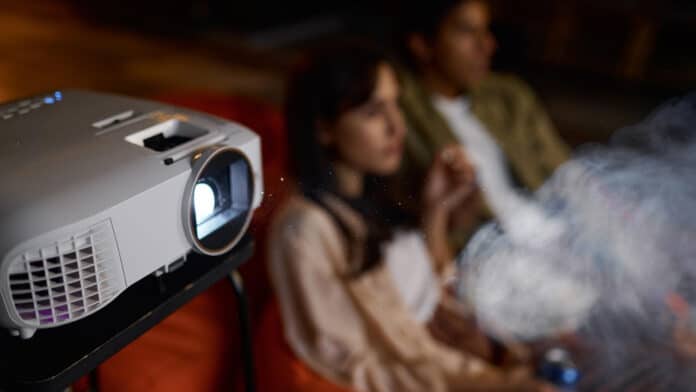 Comment choisir un vidéoprojecteur pour regarder la TV ?